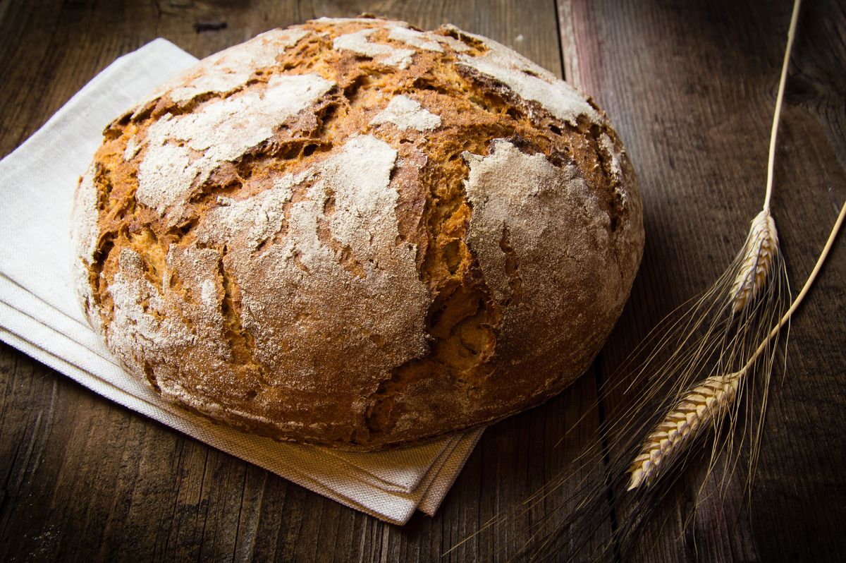 Krustenbrot, Brot auf Holz, Rustikal